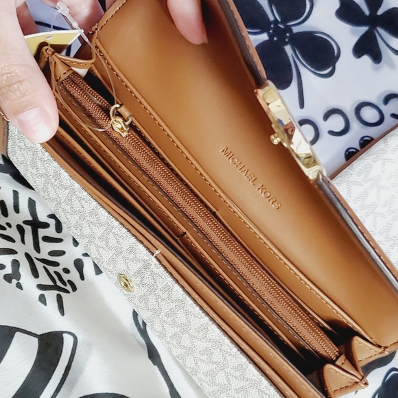 Michael Kors bundle - Picture 6 of 6